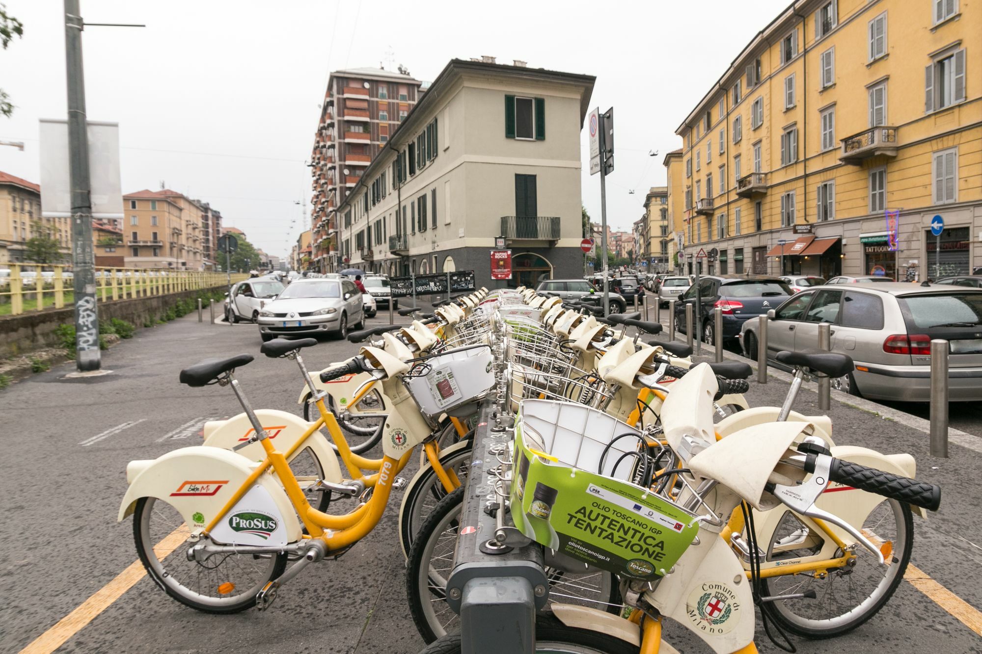 Pit Stop Navigli Milaan Buitenkant foto